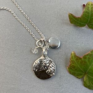 Ulrikke Vogt "Luna Necklace" kjede i sølv med månesten