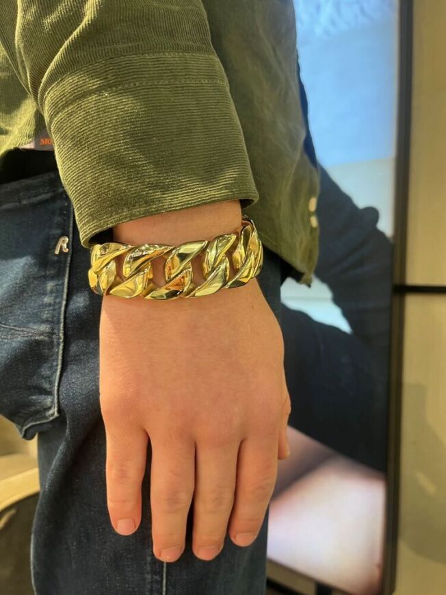 Catwalk panser armbånd i blankt gullfarget stål 25 mm bredde