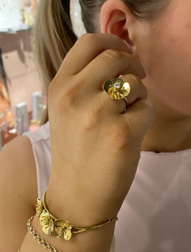 Ulrikke Vogt "Valmue branch bracelet" i forgylt sølv