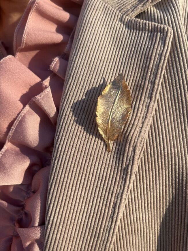 Catwalk Exclusive "Stardust Leaf brosch" brosje i forgylt sølv