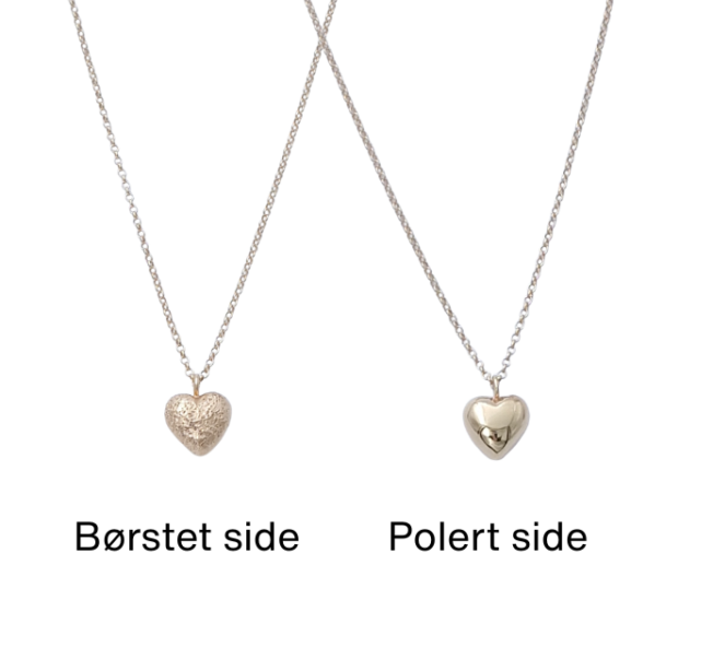 Ella´s Heart anheng i forgylt sølv med matt og blank side
