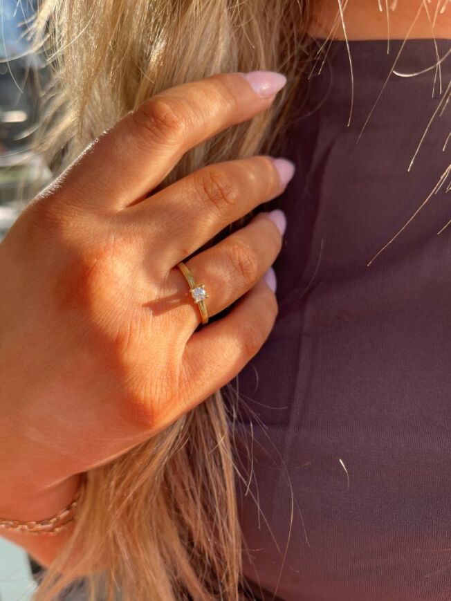 Polaris ring i gult gull med 0,20 TW.SI