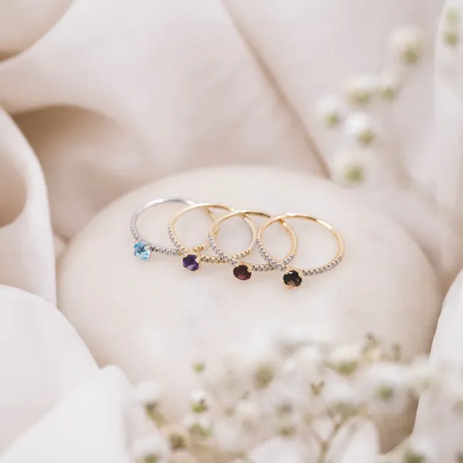 Ring i hvitt gull med topas og diamanter