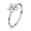 Ring Blossom i rhodinert sølv med blomst
