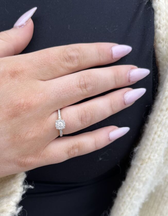 Gult gull rosettring med diamanter 0,38 W.SI