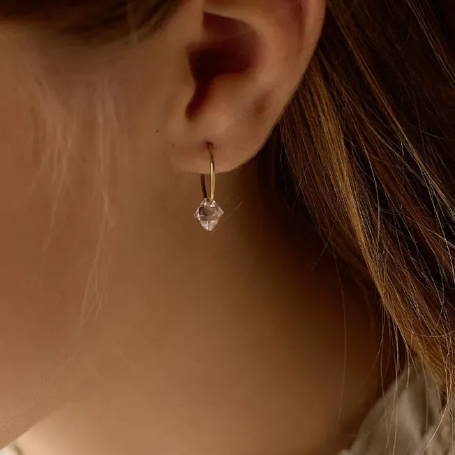 Blomdahl Pendant Bicone øreringer i gullfarget titan
