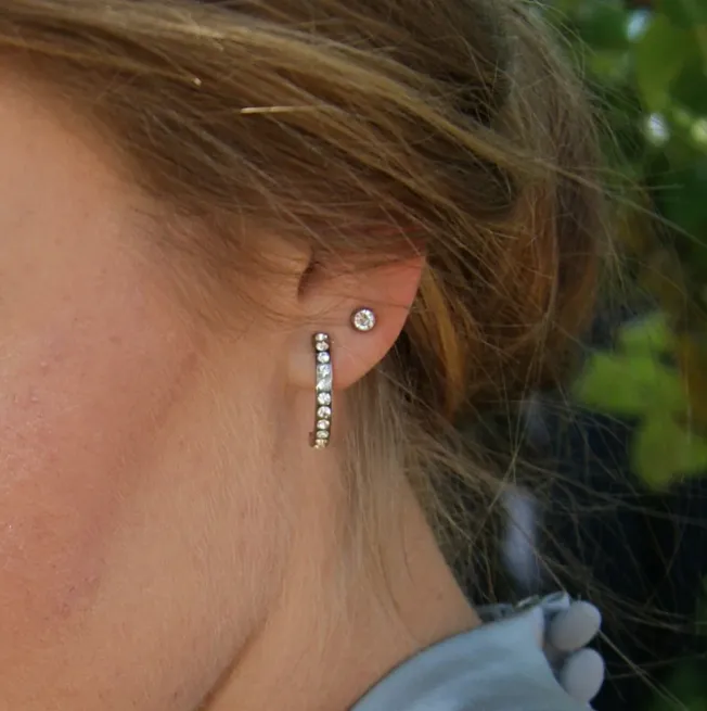 Blomdahl ørepynt med titanstift med blank krystall 4 mm