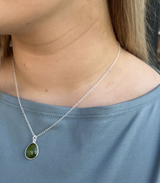 Susanne Friis Bjørner sølv kjede med Peridot krystall