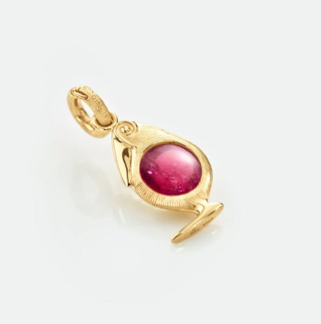 OLE LYNGGAARD COPENHAGEN Bird Family Charm i gult gull med cerise turmalin