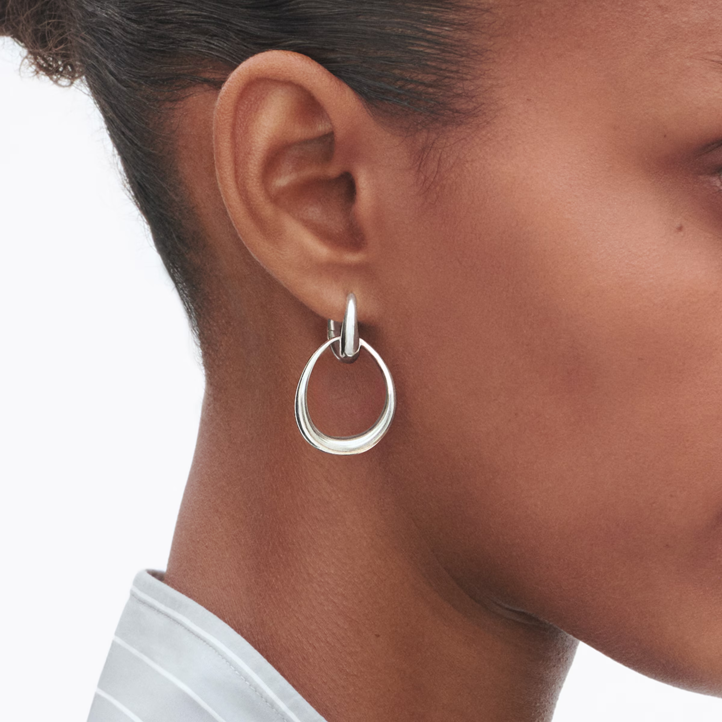 OFFSPRING_DOUBLE_ELEMENT_EARRING_SILVER_MEDIUM_20001943-1 Georg Jensen "Offspring double element medium øreringer" i sølv