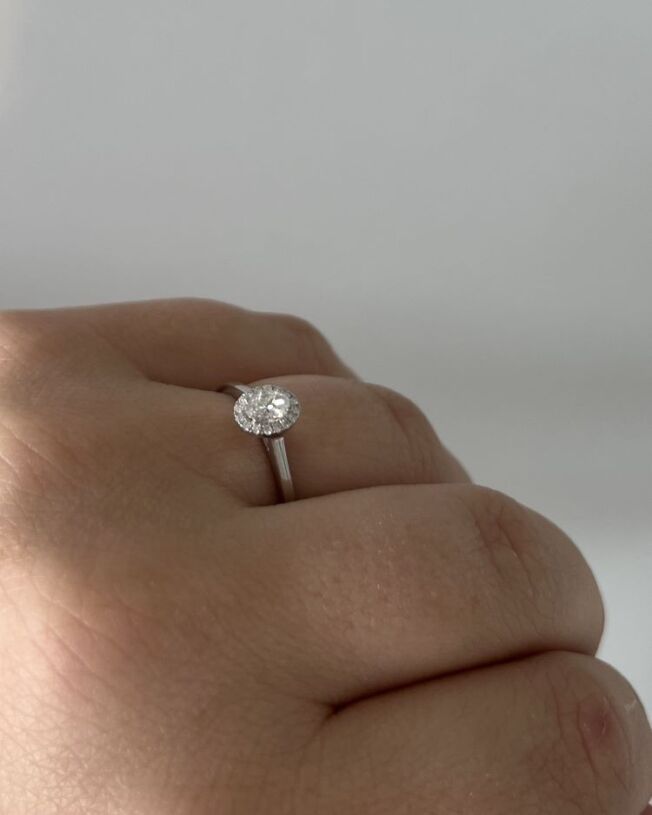 Hvitt gull rosettring med diamanter 0,30 W.SI