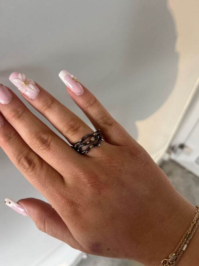 By Birdie Ring Grace Triple i sølv med gult gulls detaljer og diamanter