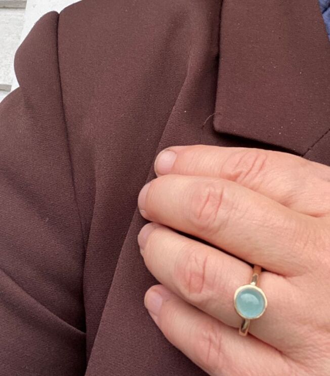 By Birdie "Ring Victoria rose aquamarine" i sølv med gult gull detaljer og akvamarin