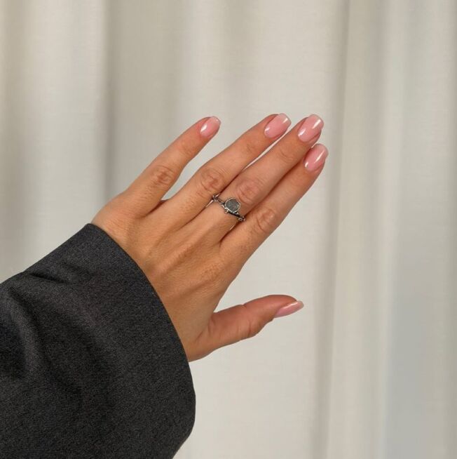 By Birdie "Grace Single Aqua Raw" i sølv med gult gull detaljer og akvamarin