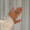 By Birdie Frida Signet Pavé Ring i sølv med diamanter og grønn ametyst