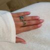 By Birdie Frida Signet Pavé Ring i sølv med diamanter og grønn ametyst