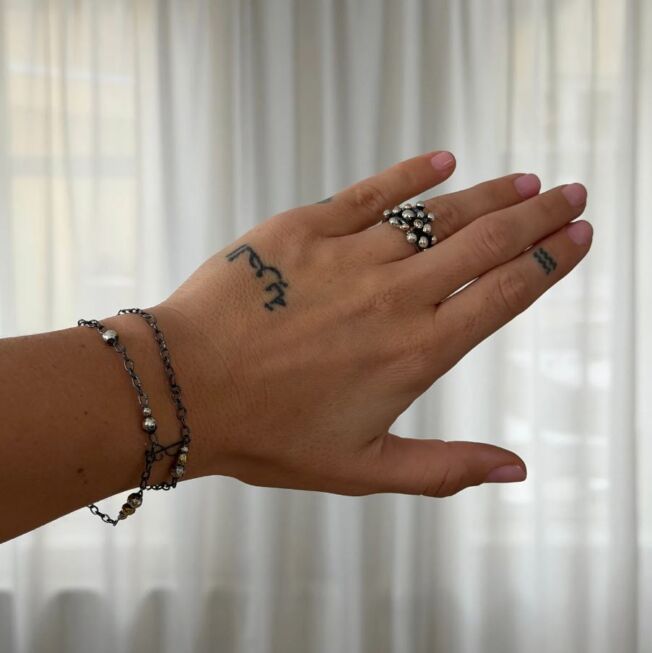 By Birdie Rose Buds Cluster armbånd i sølv med gult gulls detalj