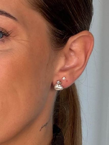 By Birdie Naja Aqua ørepynt i sølv med detaljer av gult gull med akvamarin og perle