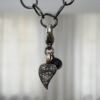 5090366_1 By Birdie Borean Heart Pavé Charm i sølv med diamanter og detaljer i gull