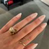 Ring i forgylt sølv med 3 stener med ulike gultoner. Fra Noën laget i Fairtrade forgylt sølv. Tysk design