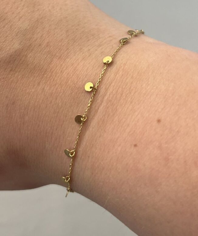 Armbånd i gult gull med heng