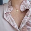 Liv anheng prestekrage i forgylt sølv med rosa emalje