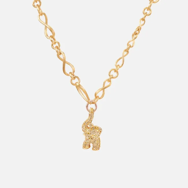 Elefanten i gult gull fra Ole Lynggaard , med 260 brune og oransje diamanter på totalt 0,88 ct. Perfekt på armbånd eller kjede.