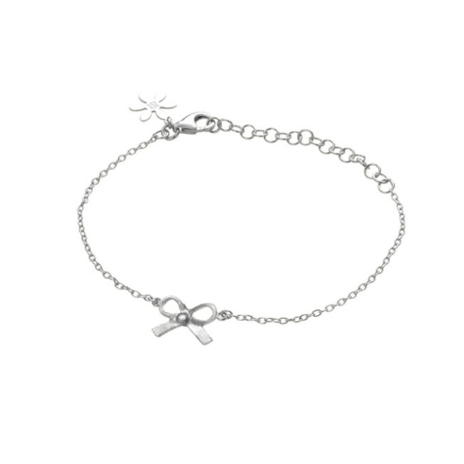 Armbånd i sølv med sløyfe symbol.