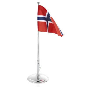 6331 Flaggstang fra Eik barn Flaggstang med nøytral tinnfot, som kan graveres. Høyde 31 cm