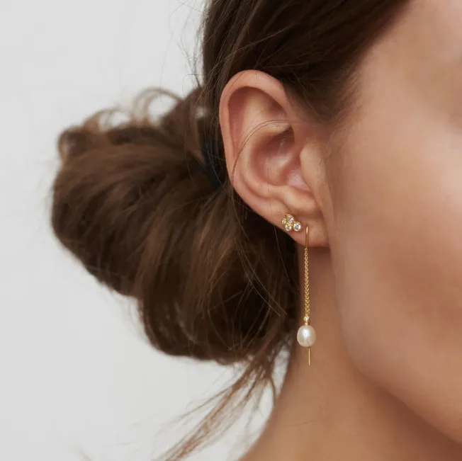 Julie Sandlau Tasha chain Earrings i forgylt sølv med ferskvannsperle