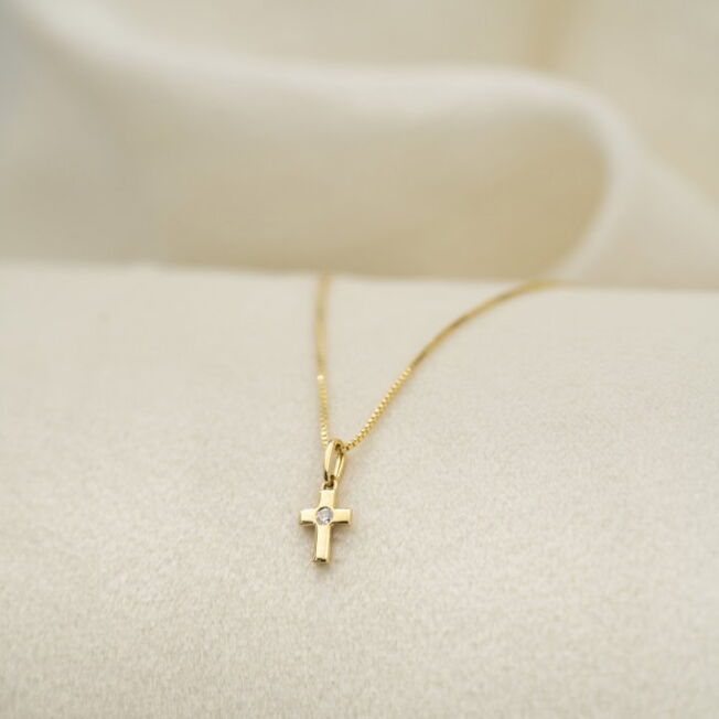 Prins og prinsesse gult gull kors med diamant 0,03 W.P