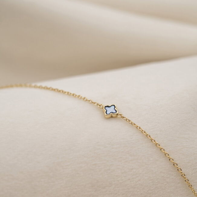 25551-1 Prins og prinsesse kløverarmbånd med lysblå perlemor