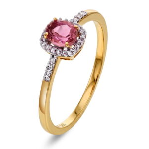 Ring i gult gull med rosa turmalin omkranset av diamanter