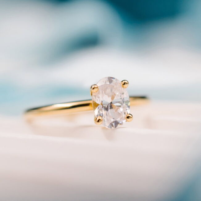 N240618-Gems Empress enstensring i 100% resirkulert gull med labratoriedyrket diamant på 1,25 ct
