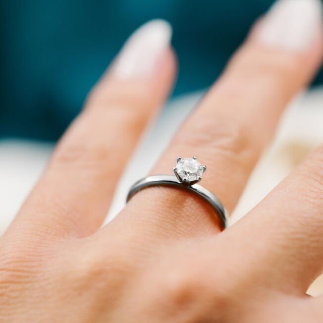 N240626-3 Contessa ring i 100% resirkulert hvitt gull med labratoriedyrket diamant totalt 2,0 ct