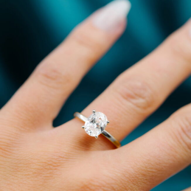 N240631 Gems Empress enstensring i 100% resirkulert hvitt gull med labratoriedyrket diamant på 2,0 ct