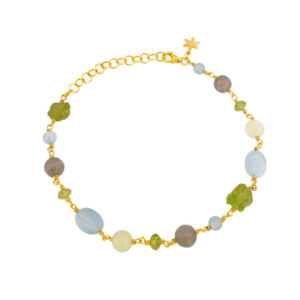 Et elegant og annerledes armbånd som kan brukes i mange ulike sammenhenger. Følgende stener: Akvamarin. labradoritt, lysgrønn serpentin og peridot