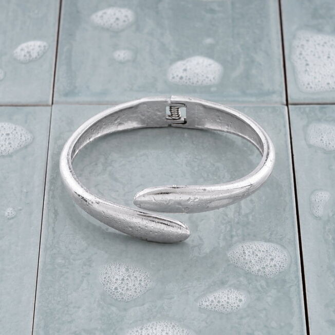 29227-3 Enkel åpen armring i stål fra Frida Leonore,