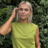 Ørering i gullfarget stål fra Frida Leonore,