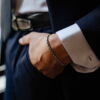 Armbånd i stål i et mønster som kalles ur