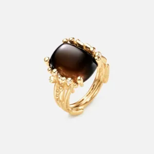 BoHo medium ring i 18 k gult gull fra Ole Lynggaard Copenhagen med røkkvarts