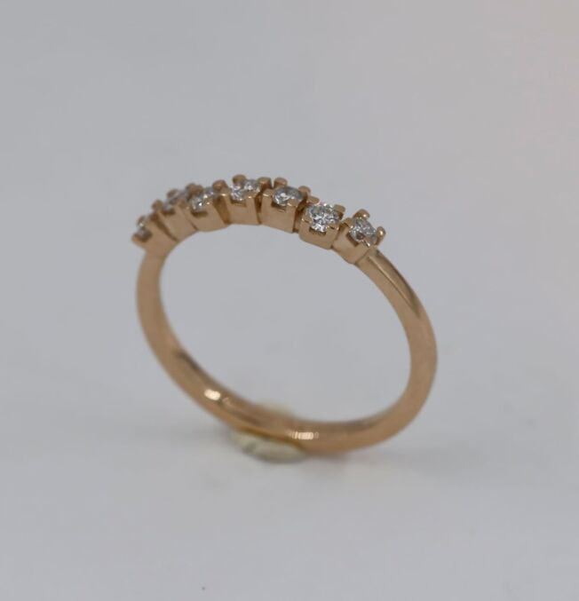 Noën Twinkle ring i gult gull med diamanter
