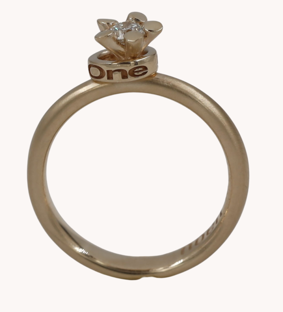 Noën Love 5 ring i gult gull med diamant