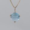Noën «Stellini» anheng i gult gull, med swiss blue topas og diamant