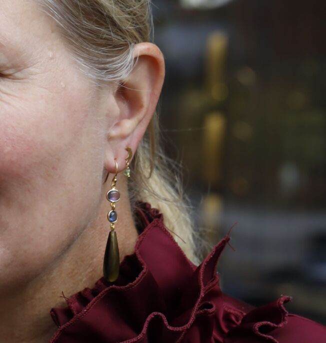 Susanne Friis Bjørner ørepynt Måne med peridot i forgylt sølv