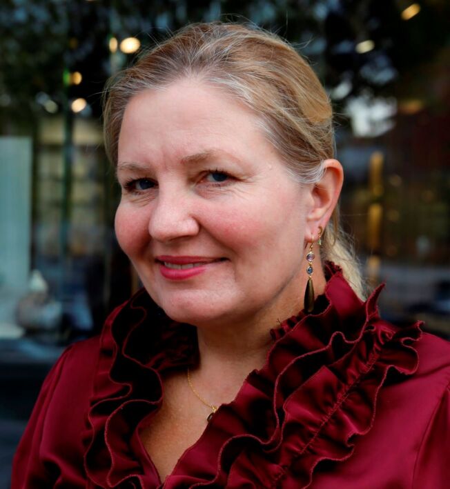 Susanne Friis Bjørner ørepynt Måne med peridot i forgylt sølv